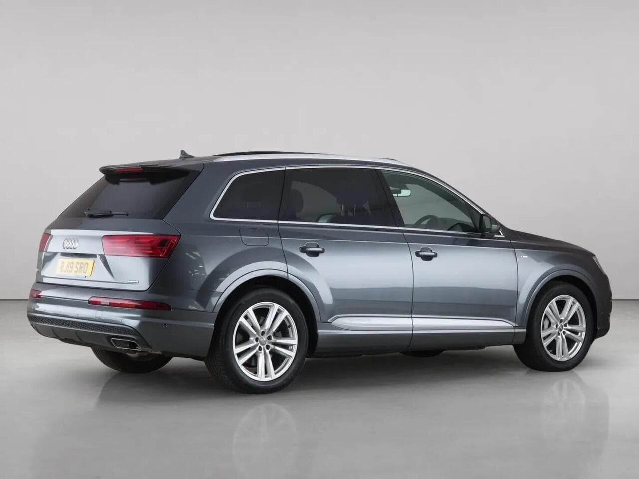 Audi Q7 thumbnail Side Right