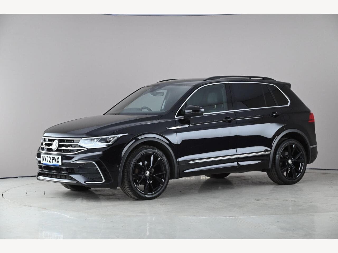 Volkswagen Tiguan thumbnail Front Left