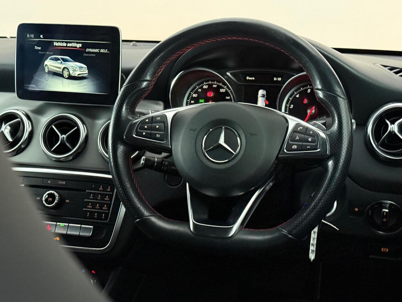 Mercedes-Benz GLA thumbnail Steering Wheel