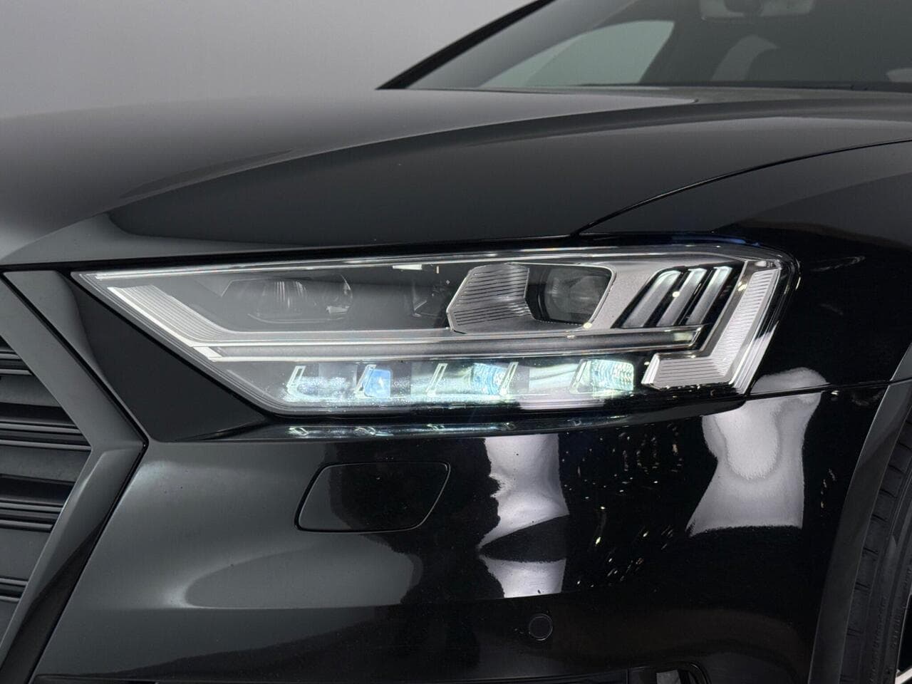 Audi A8 thumbnail Lights Front