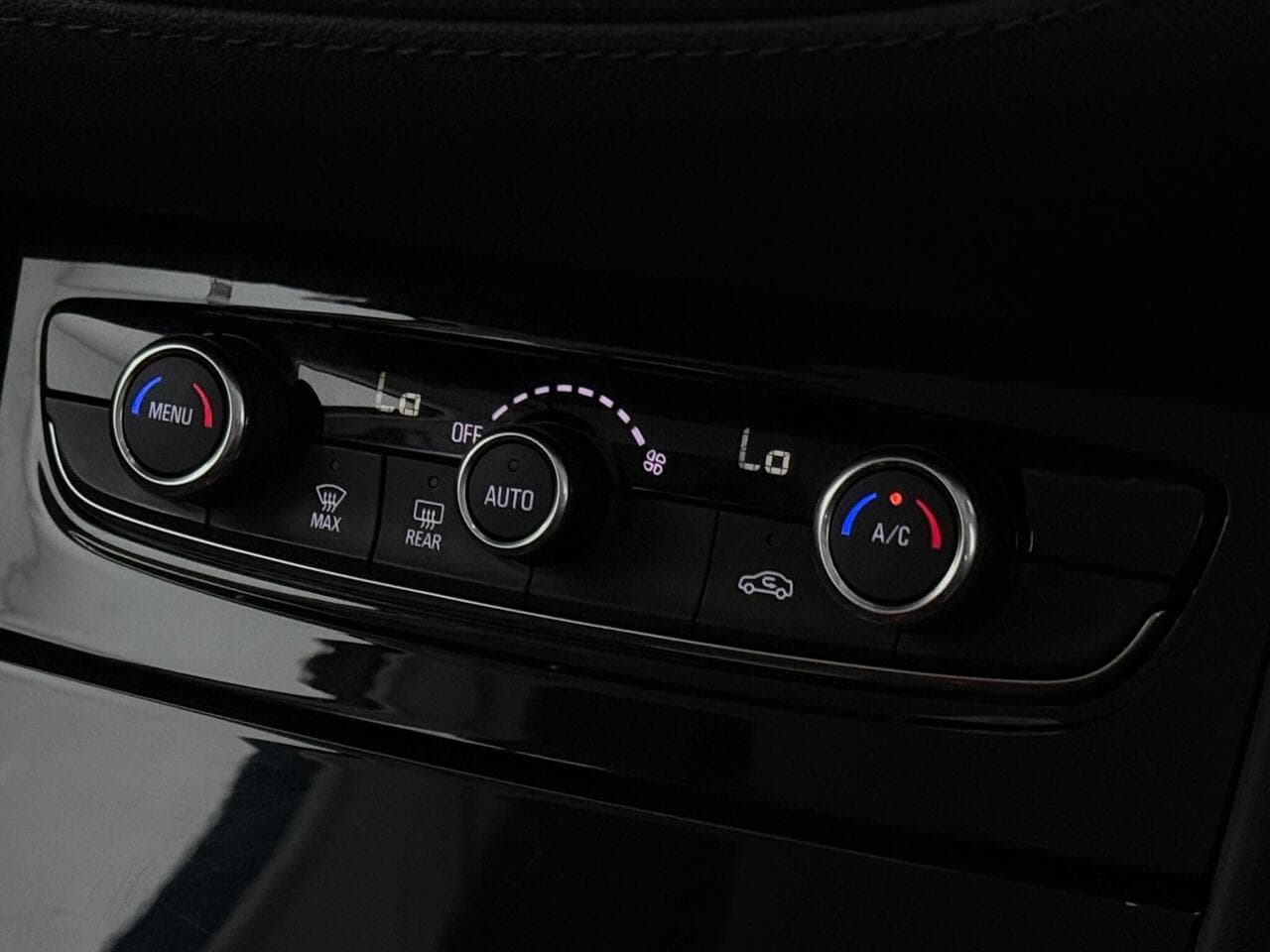 Vauxhall Grandland X thumbnail Misc Controls