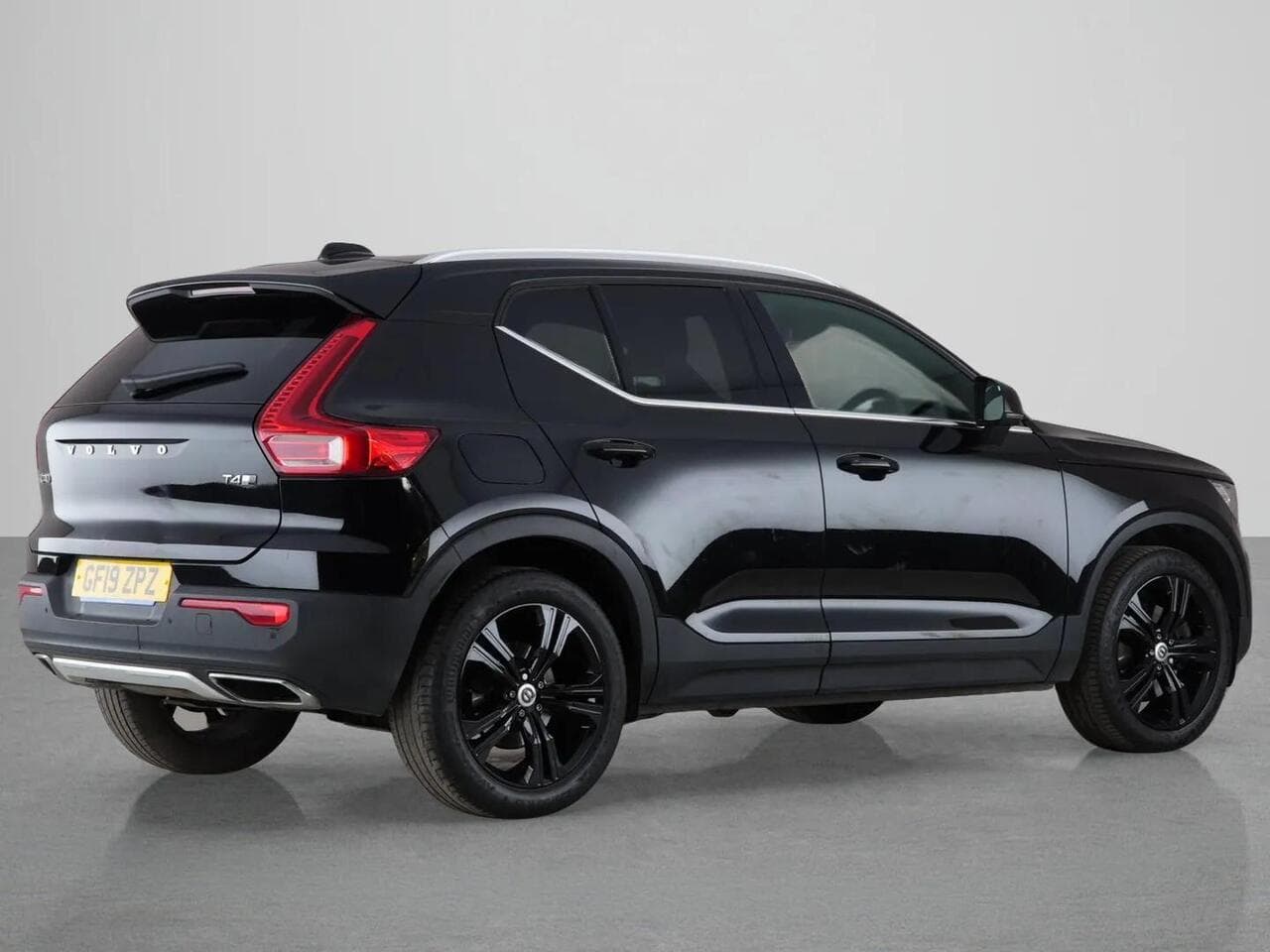 Volvo XC40 thumbnail Rear Right