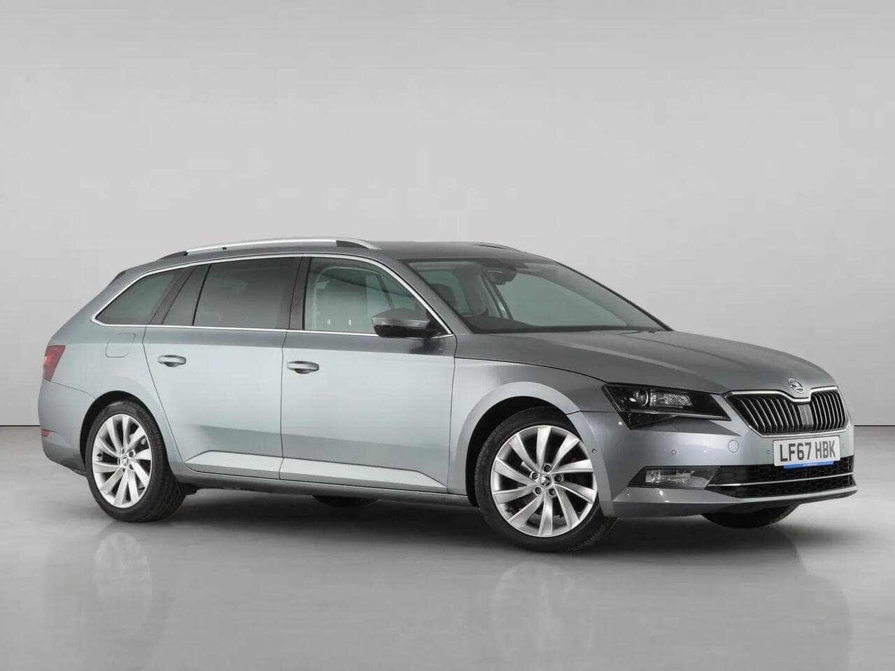 Skoda Superb - Skoda Superb 2.0 TSI SE L Executive Estate 5dr Petrol DSG Euro 6 (s/s) (220 ps)