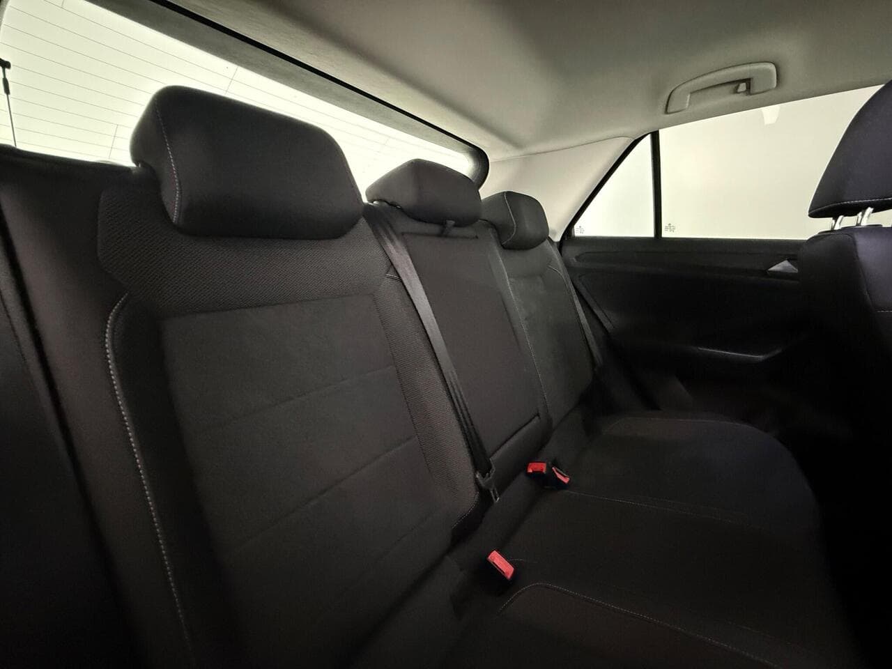 Volkswagen T-Roc thumbnail Seats Rear