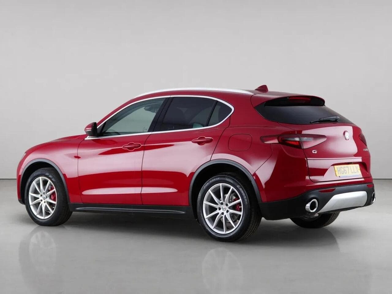 Alfa Romeo Stelvio thumbnail Side Left