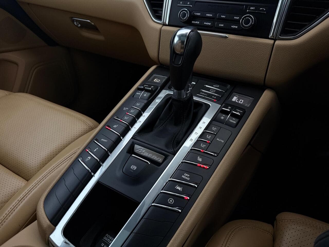 Porsche Macan thumbnail Interior Front
