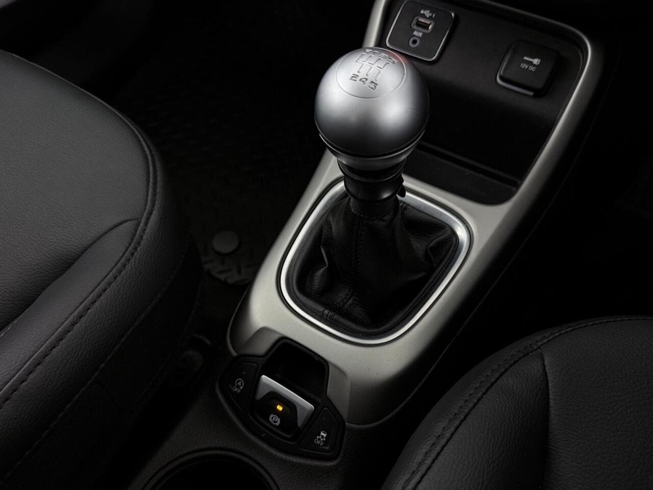 Jeep Compass thumbnail Interior Front