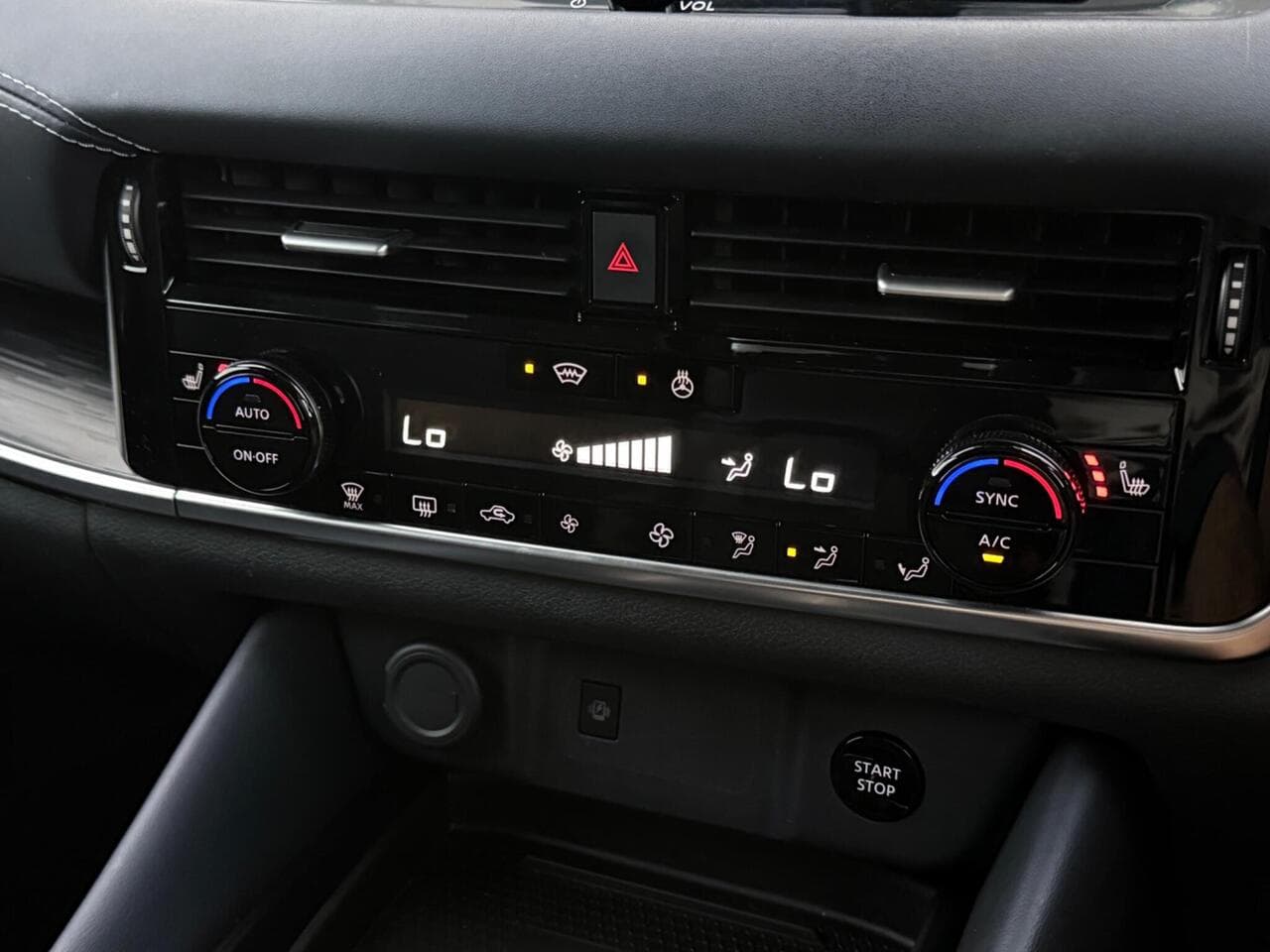 Nissan Qashqai thumbnail Infotainment System
