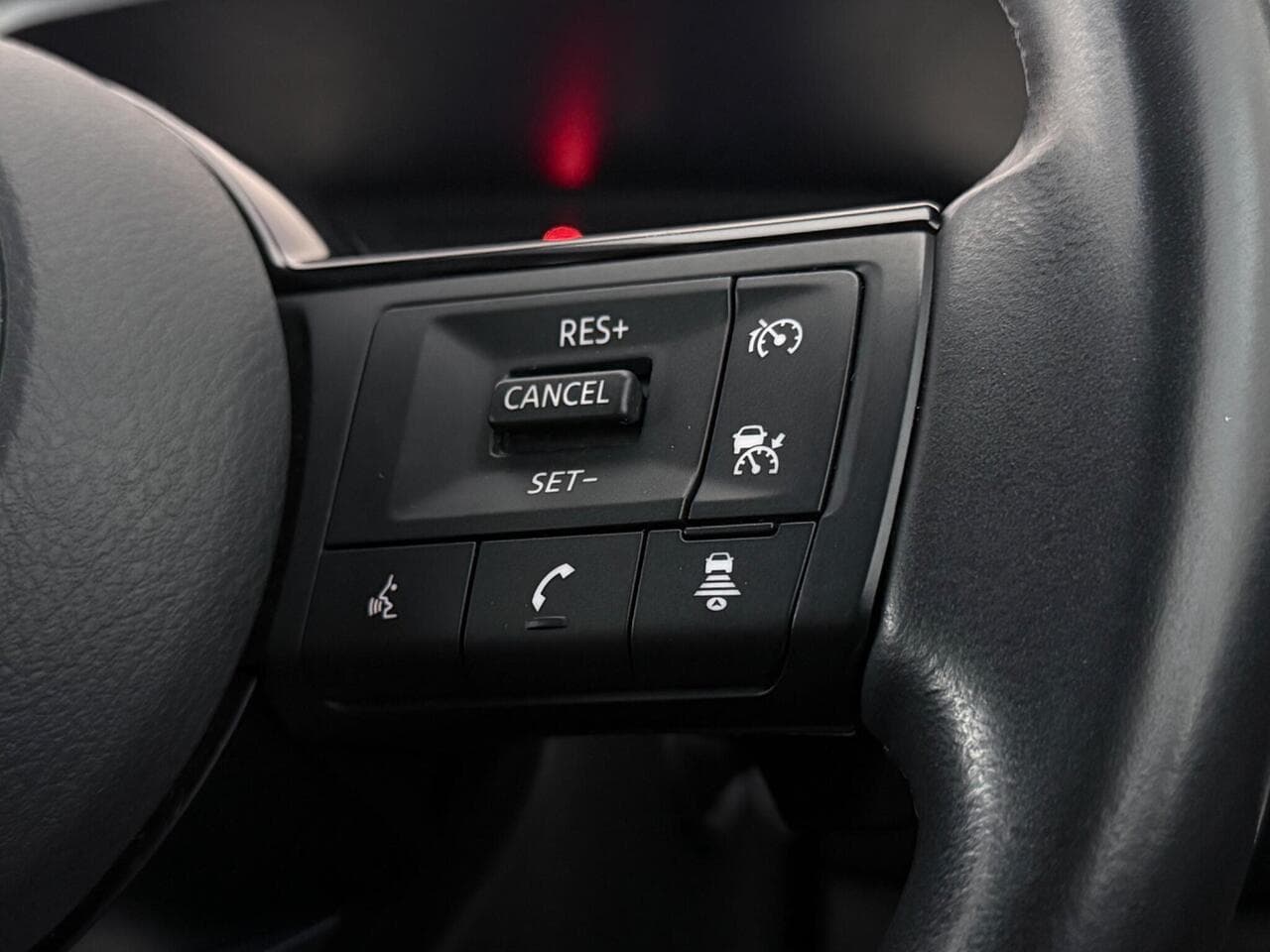 Nissan Qashqai thumbnail Misc Controls