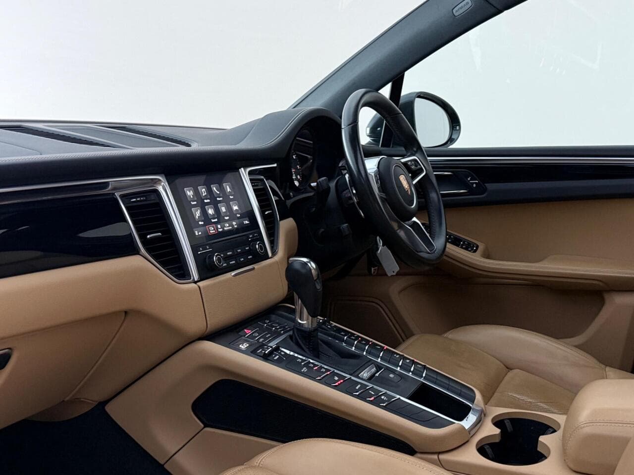 Porsche Macan thumbnail Interior Front