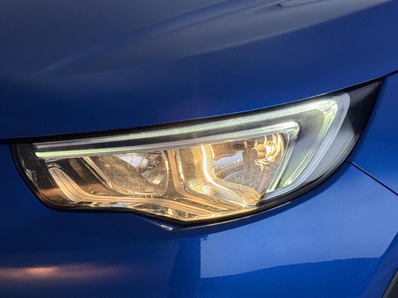 Vauxhall Grandland X thumbnail Lights Front