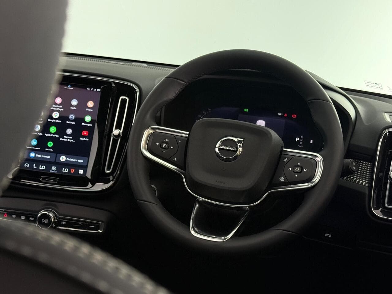 Volvo XC40 thumbnail Steering Wheel