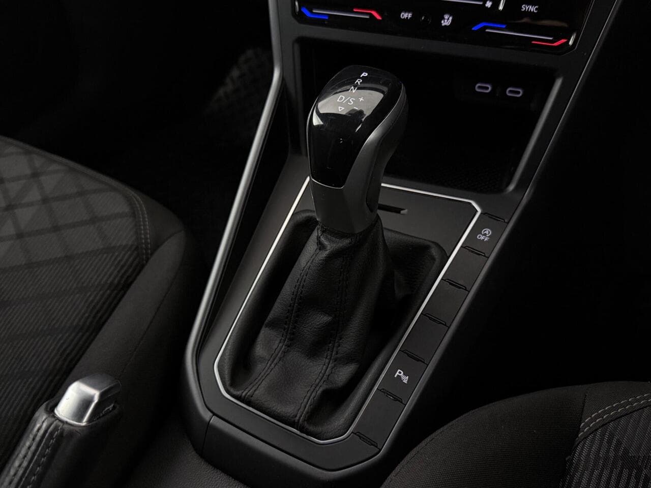 Volkswagen Polo thumbnail Interior Front