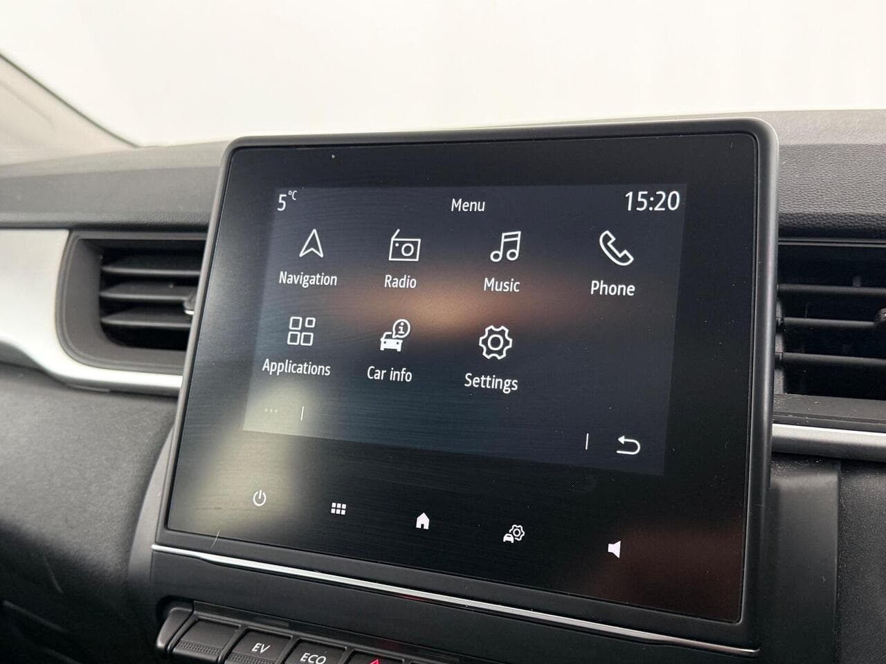 Renault Captur thumbnail Infotainment System