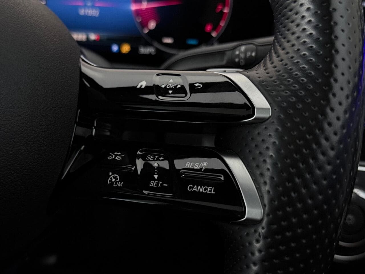 Mercedes-Benz CLA thumbnail Misc Controls