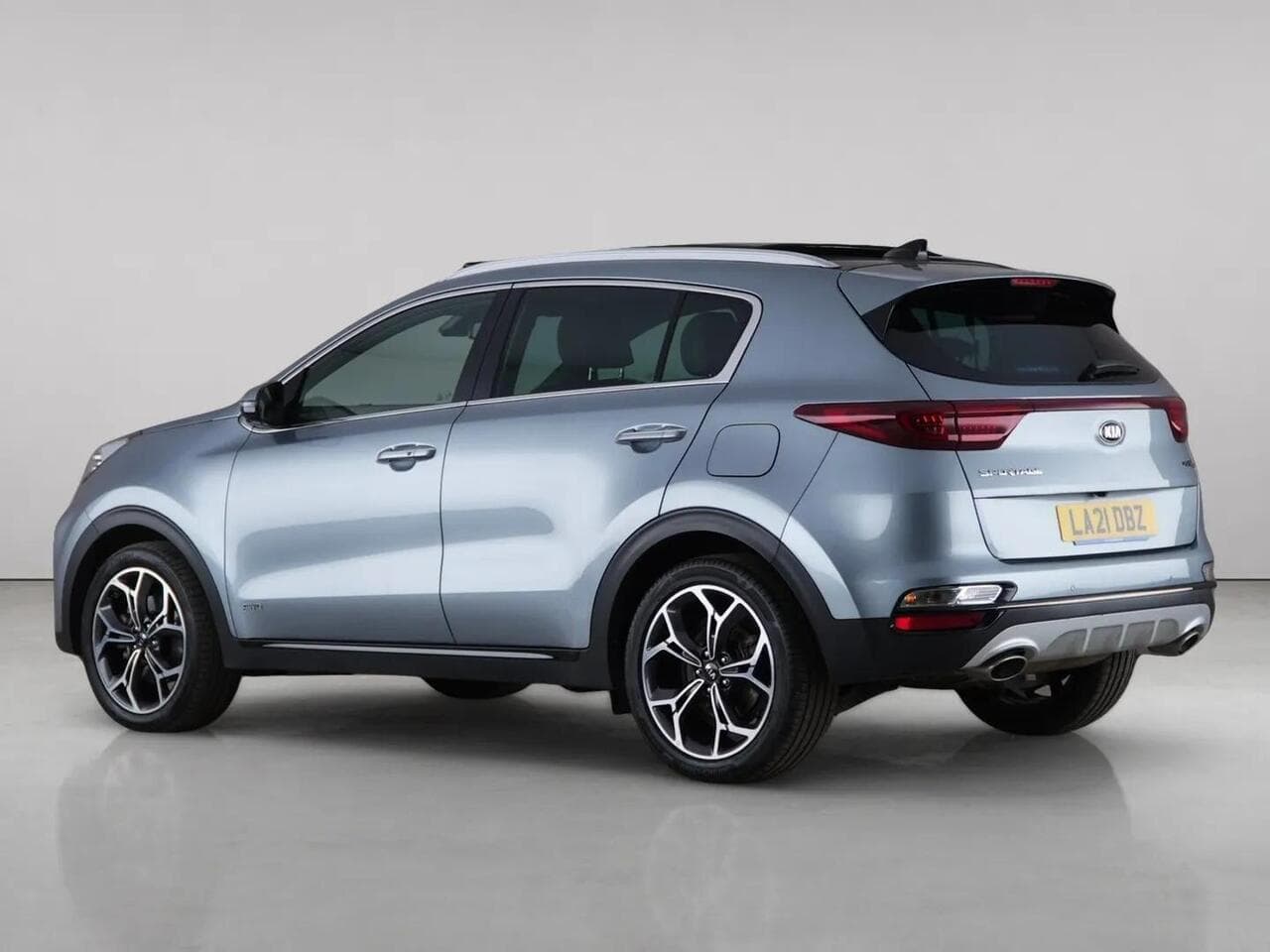 Kia Sportage thumbnail Rear Left