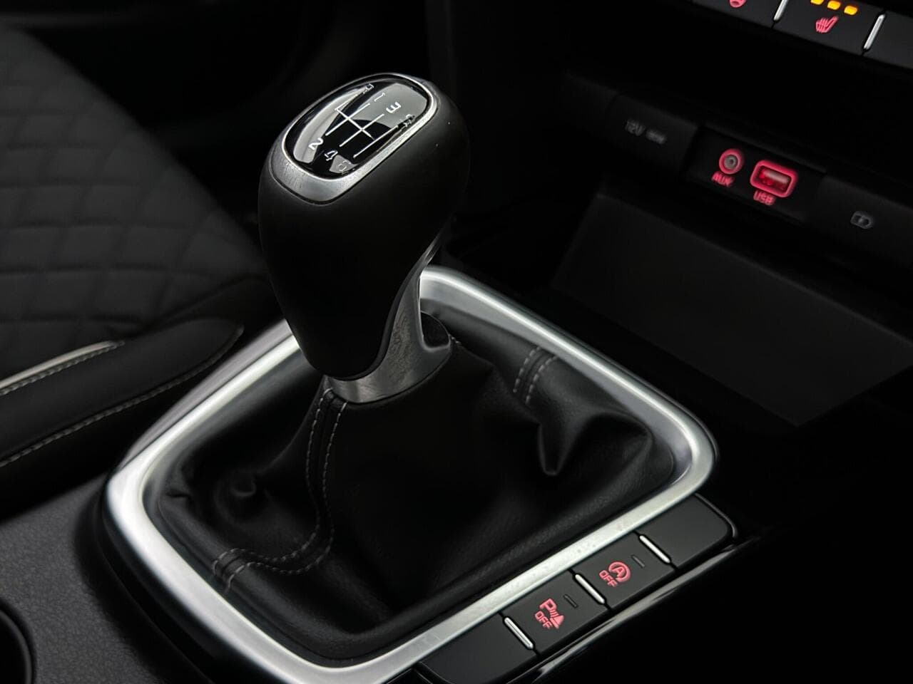 Kia Ceed thumbnail Interior Front