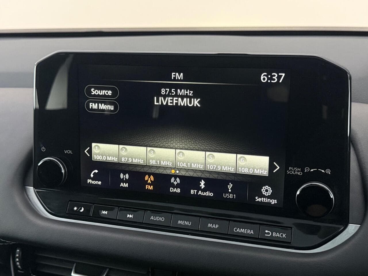 Nissan Qashqai thumbnail Infotainment System
