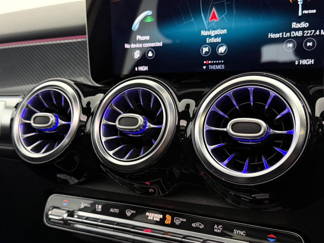Mercedes-Benz GLB thumbnail Infotainment System
