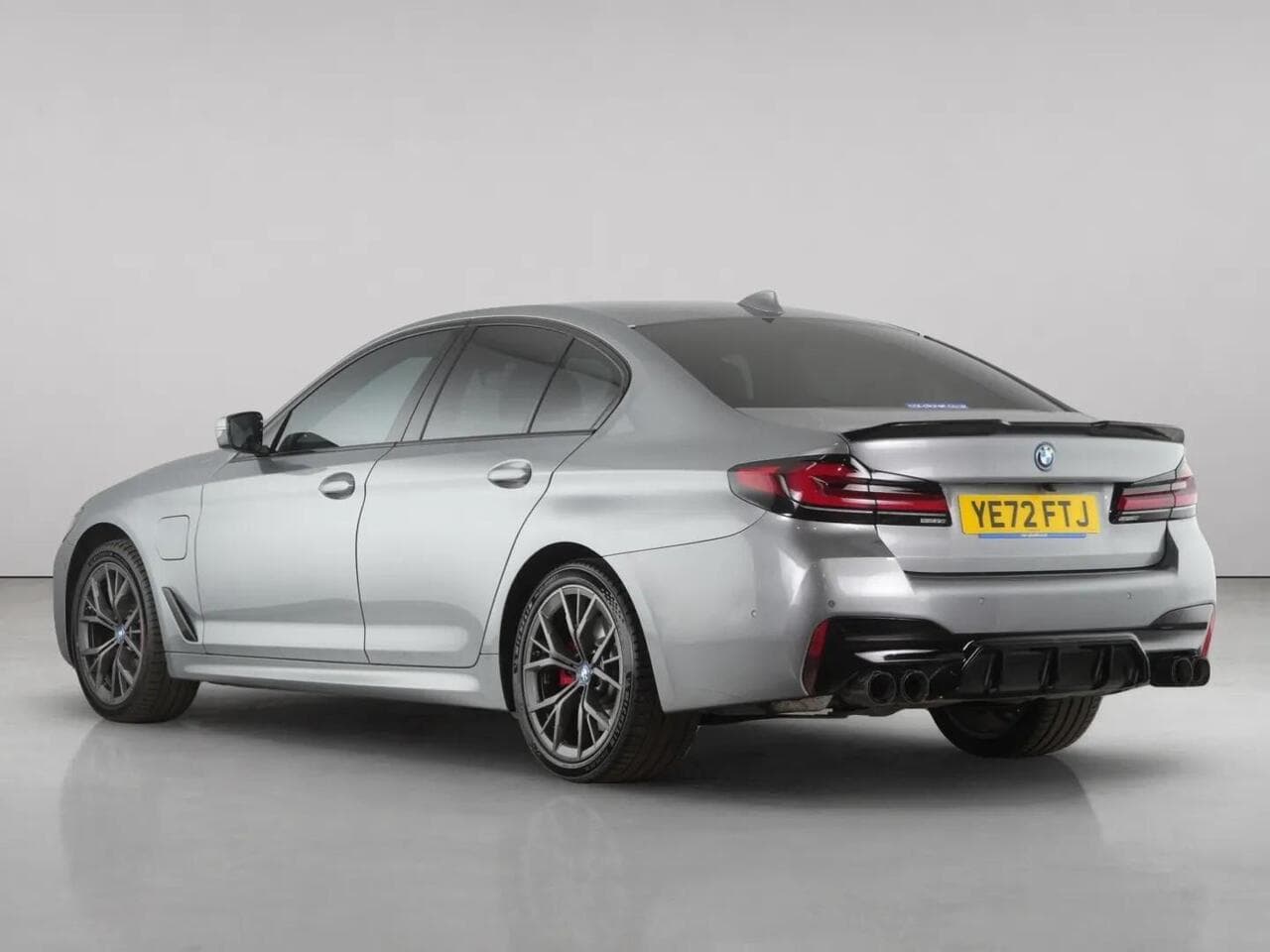 BMW 5 Series thumbnail Rear Left
