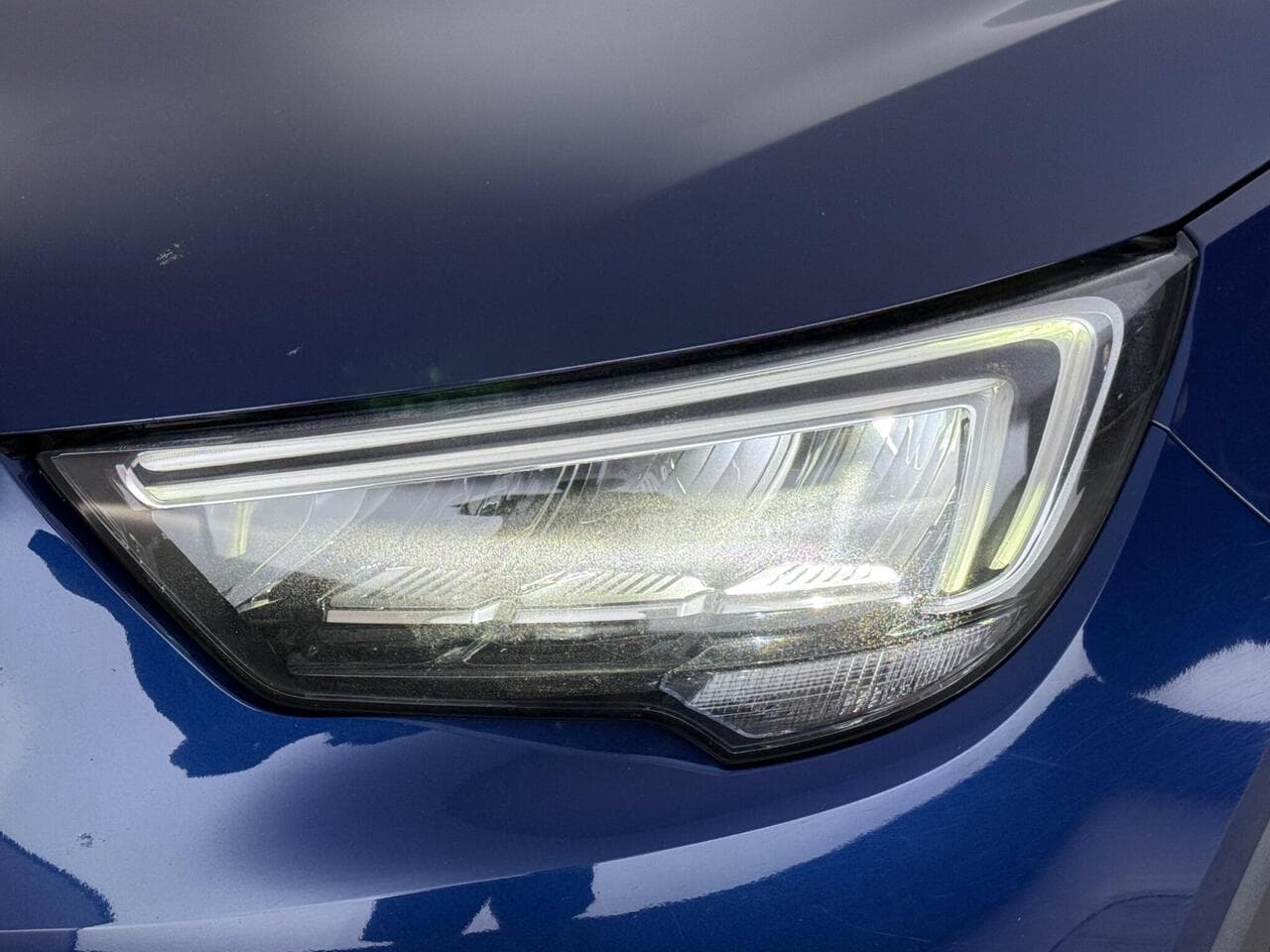 Vauxhall Crossland X thumbnail Lights Front