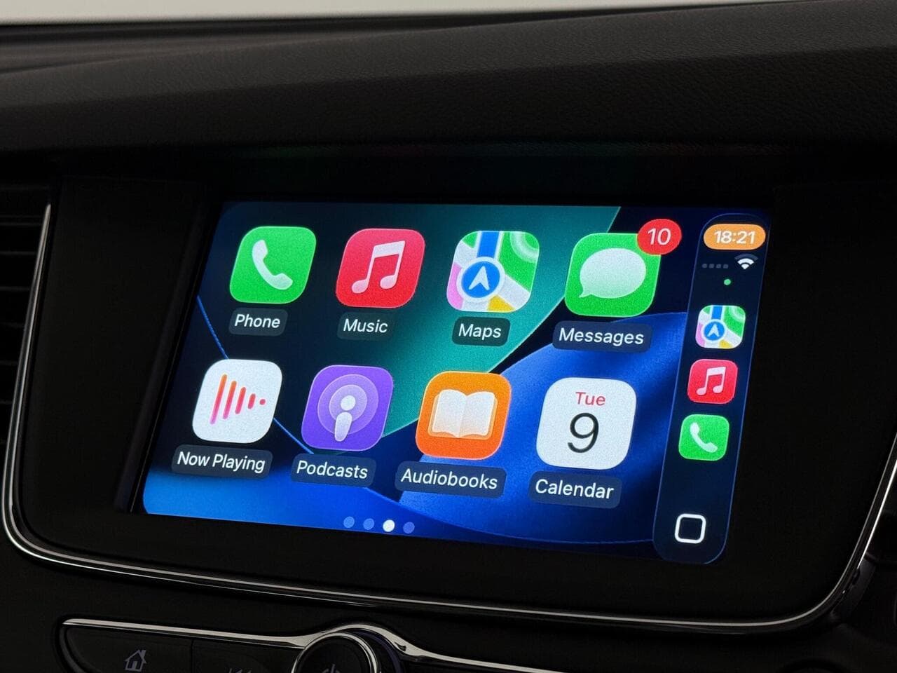 Vauxhall Astra thumbnail Infotainment System