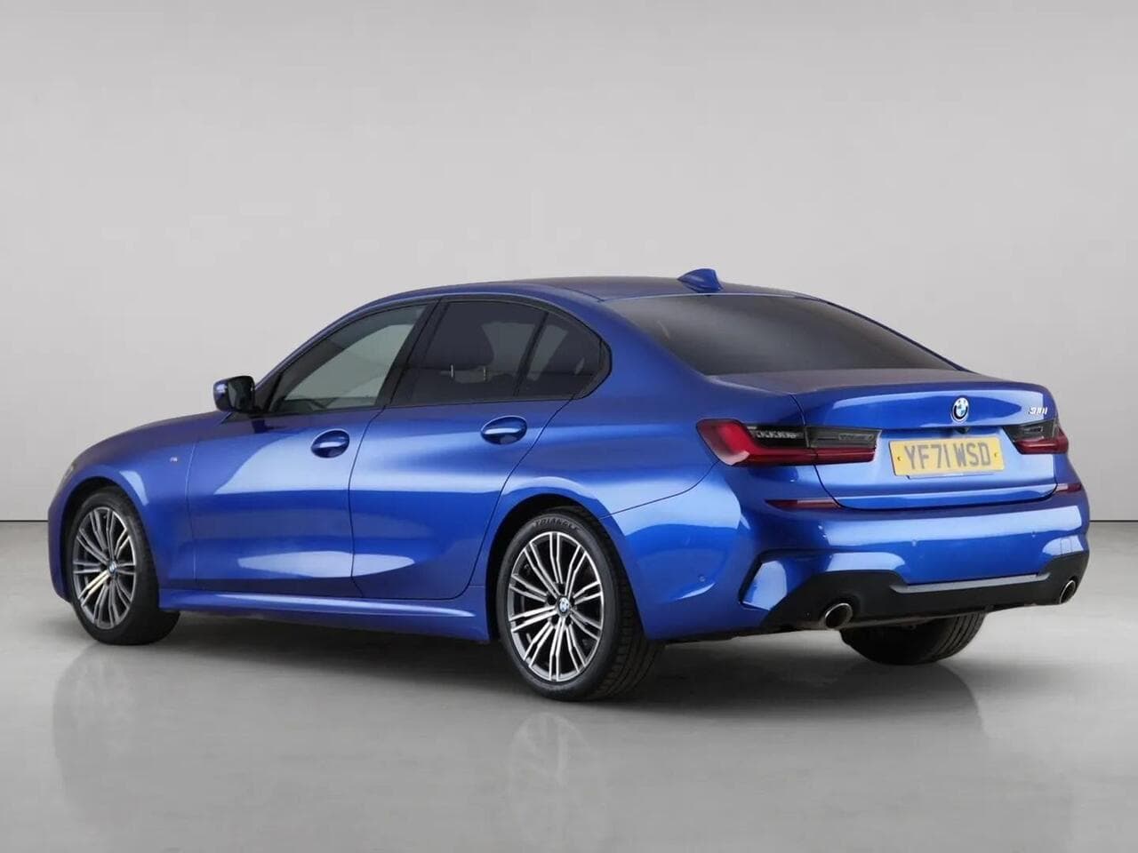 BMW 3 Series thumbnail Rear Left