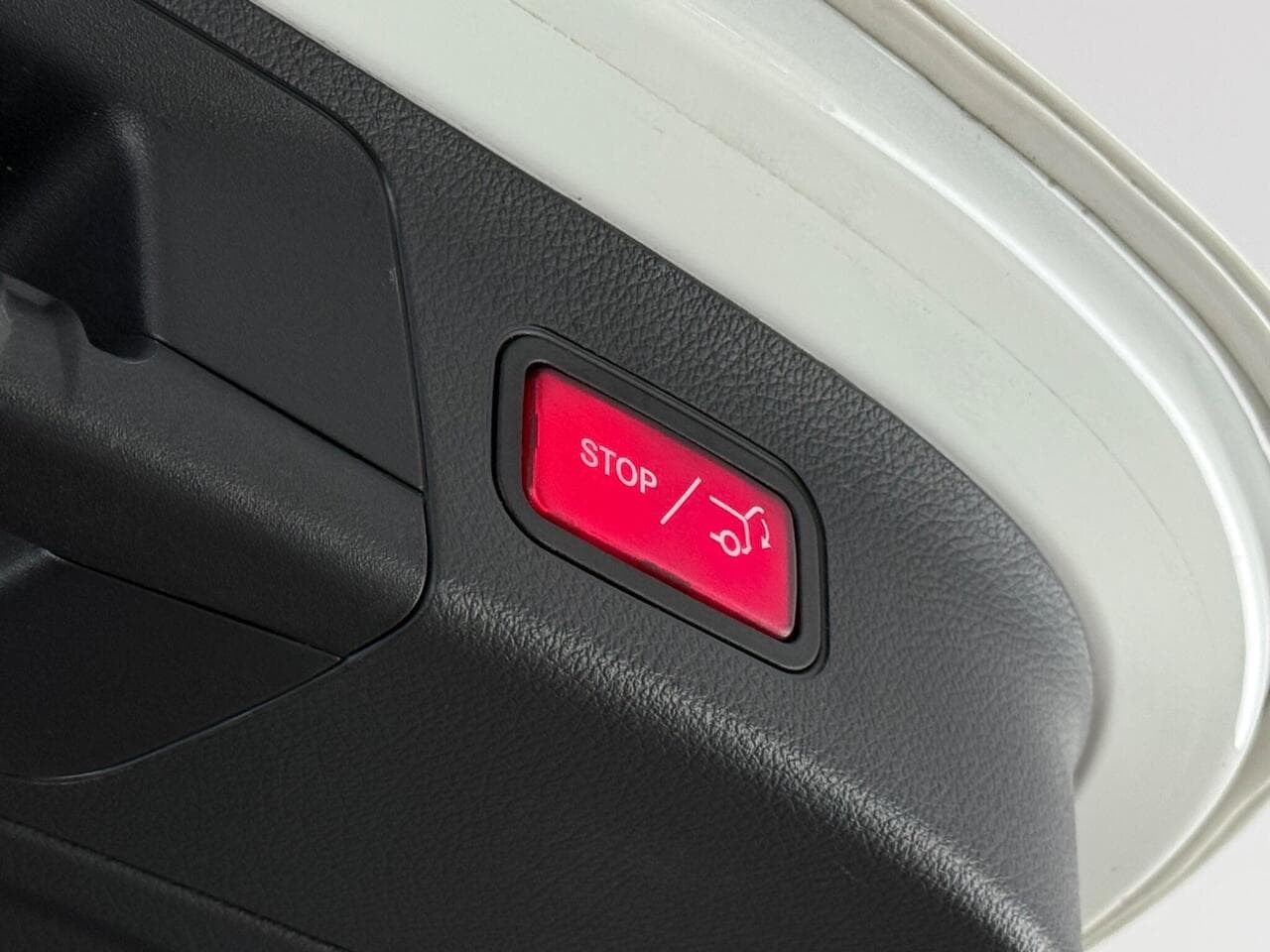 Mercedes-Benz GLA thumbnail Misc Controls