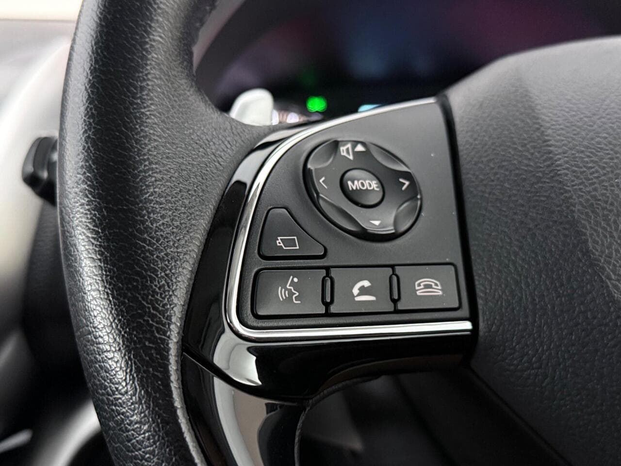 Mitsubishi Eclipse Cross thumbnail Misc Controls