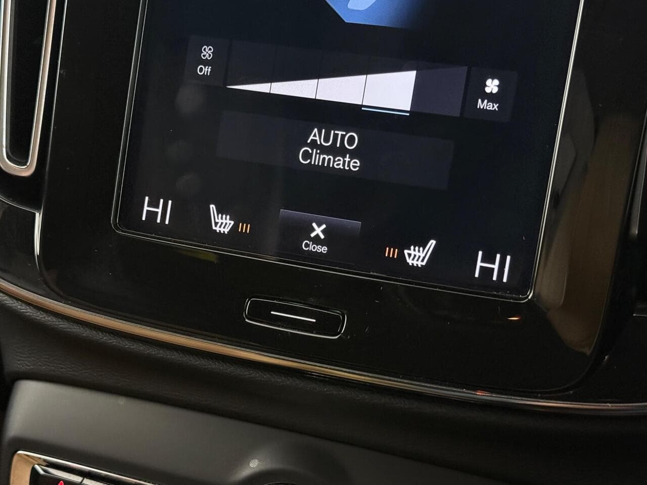 Volvo XC40 thumbnail Infotainment System