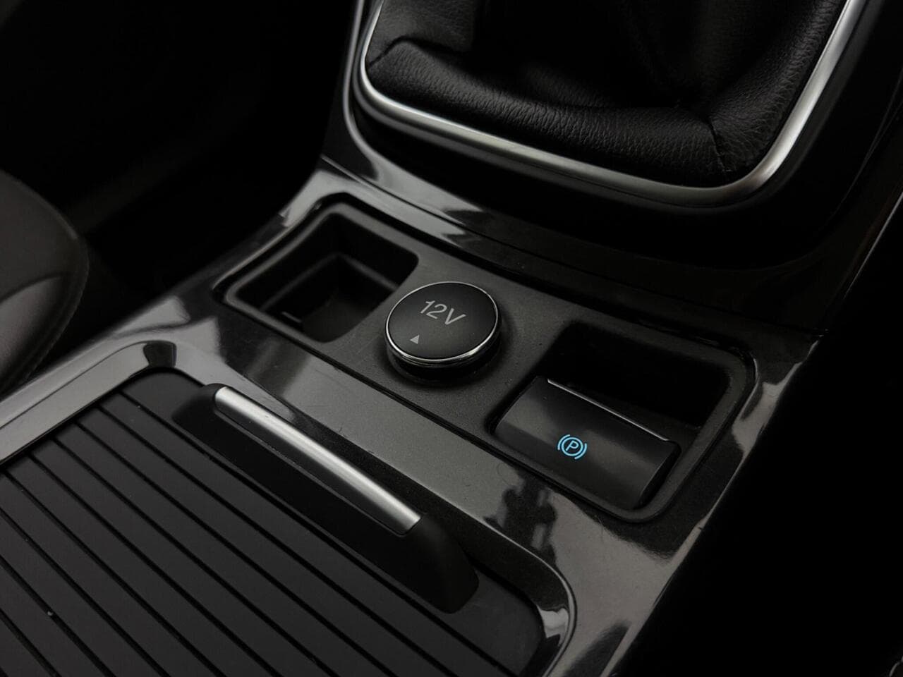 Ford Kuga thumbnail Interior Front