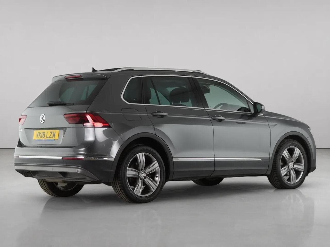 Volkswagen Tiguan thumbnail Rear Right