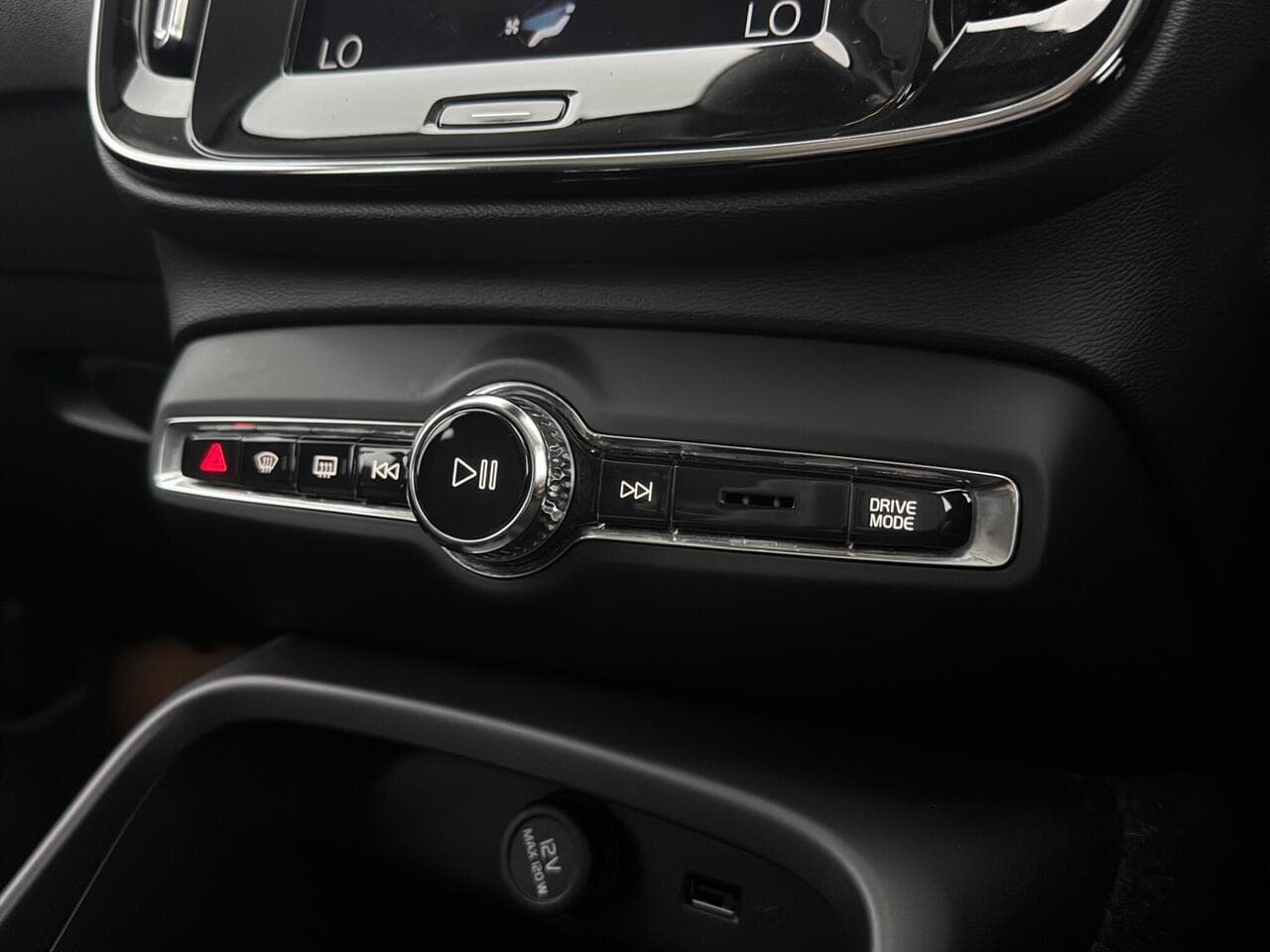 Volvo XC40 thumbnail Misc Controls