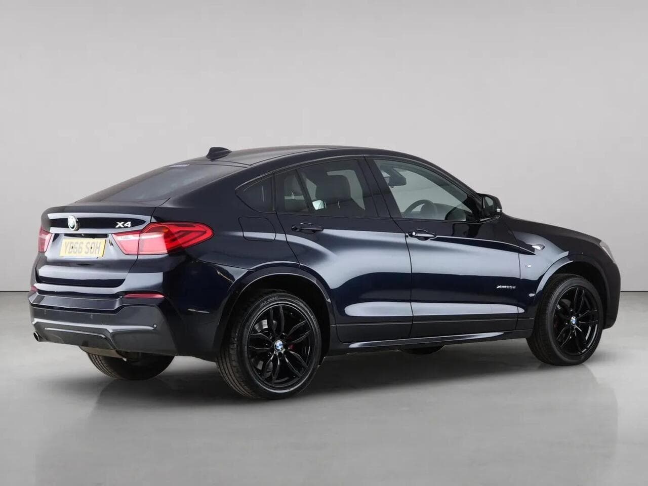 BMW X4 thumbnail Rear Right