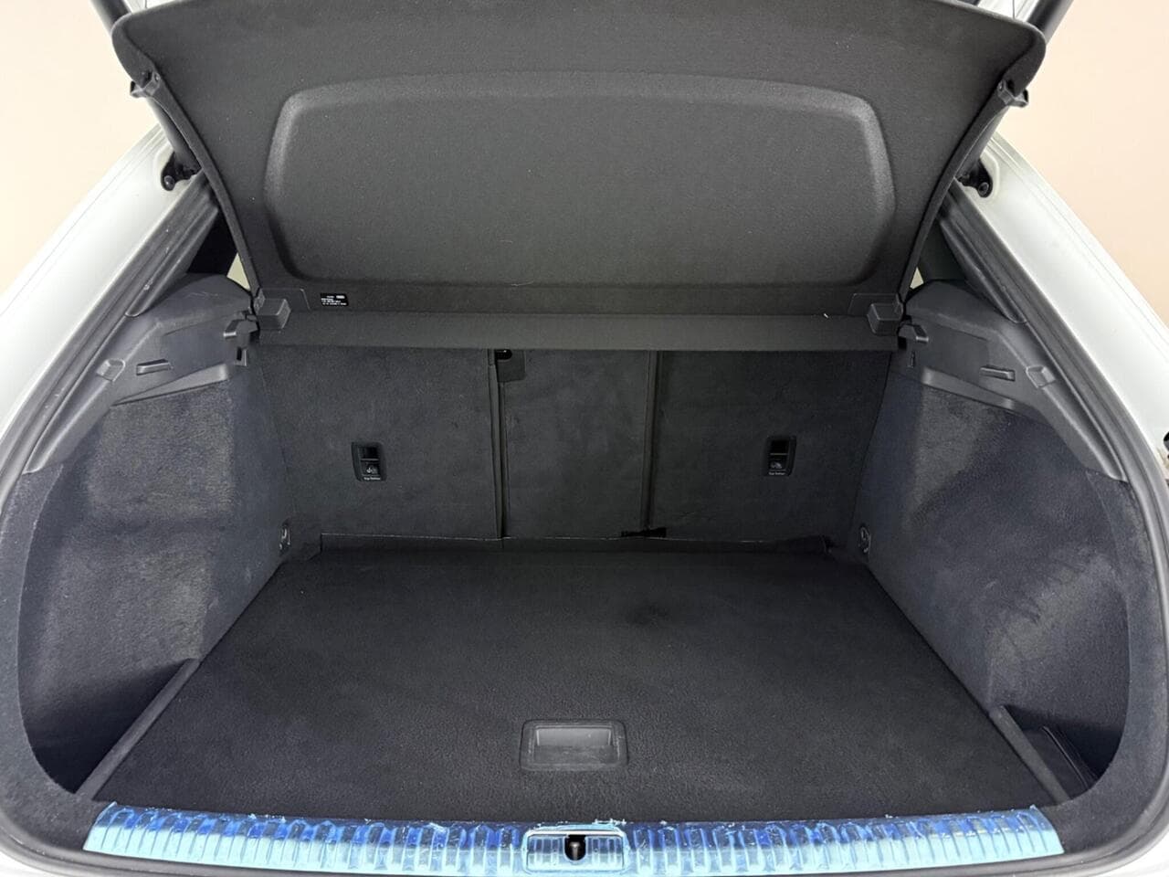 Audi Q3 thumbnail Boot