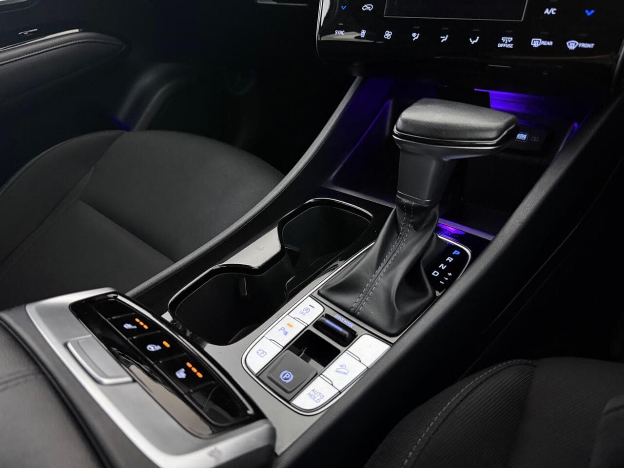 Hyundai TUCSON thumbnail Interior Front