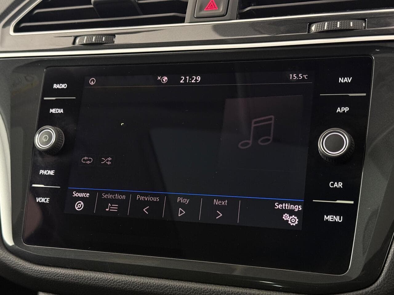 Volkswagen Tiguan thumbnail Infotainment System