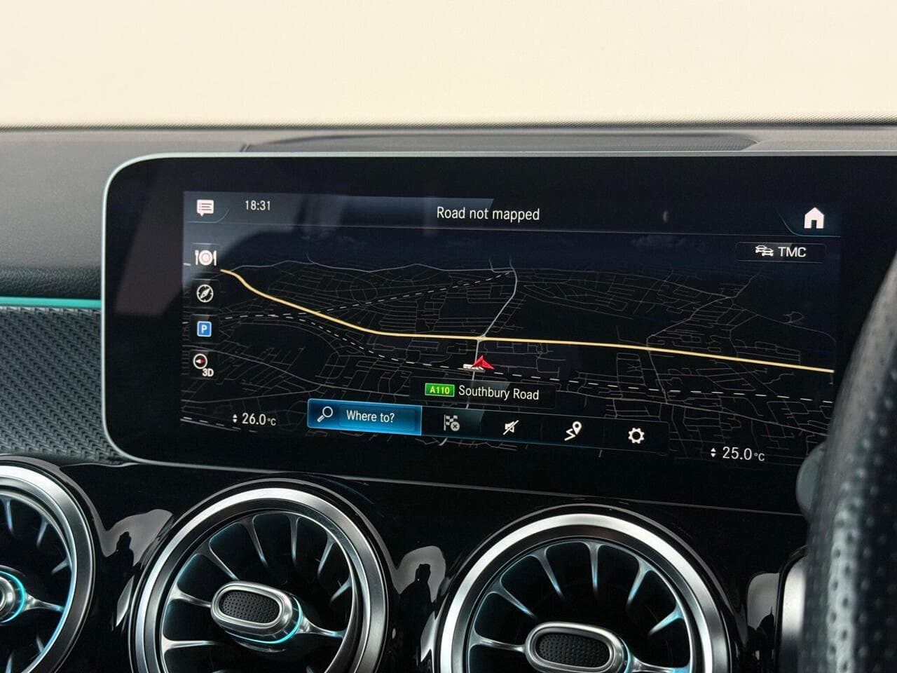 Mercedes-Benz GLB thumbnail Infotainment System