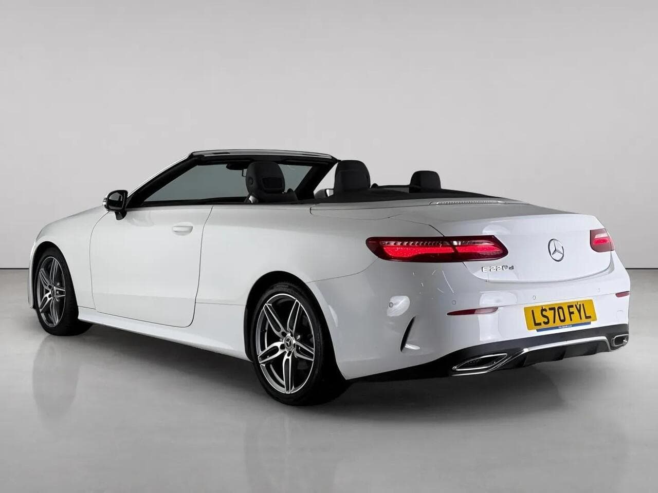 Mercedes-Benz E Class thumbnail Rear Left