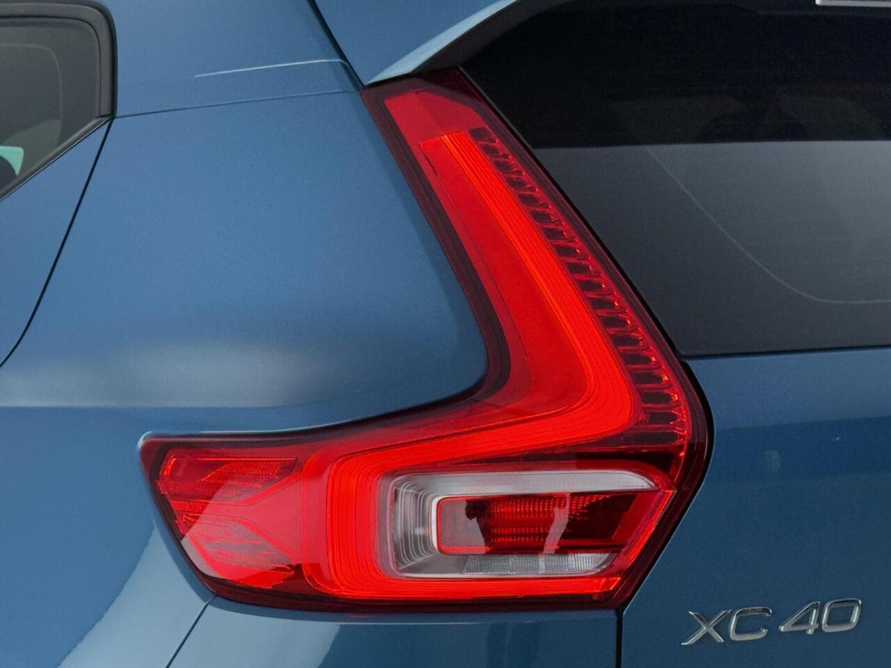 Volvo XC40 thumbnail Lights Rear