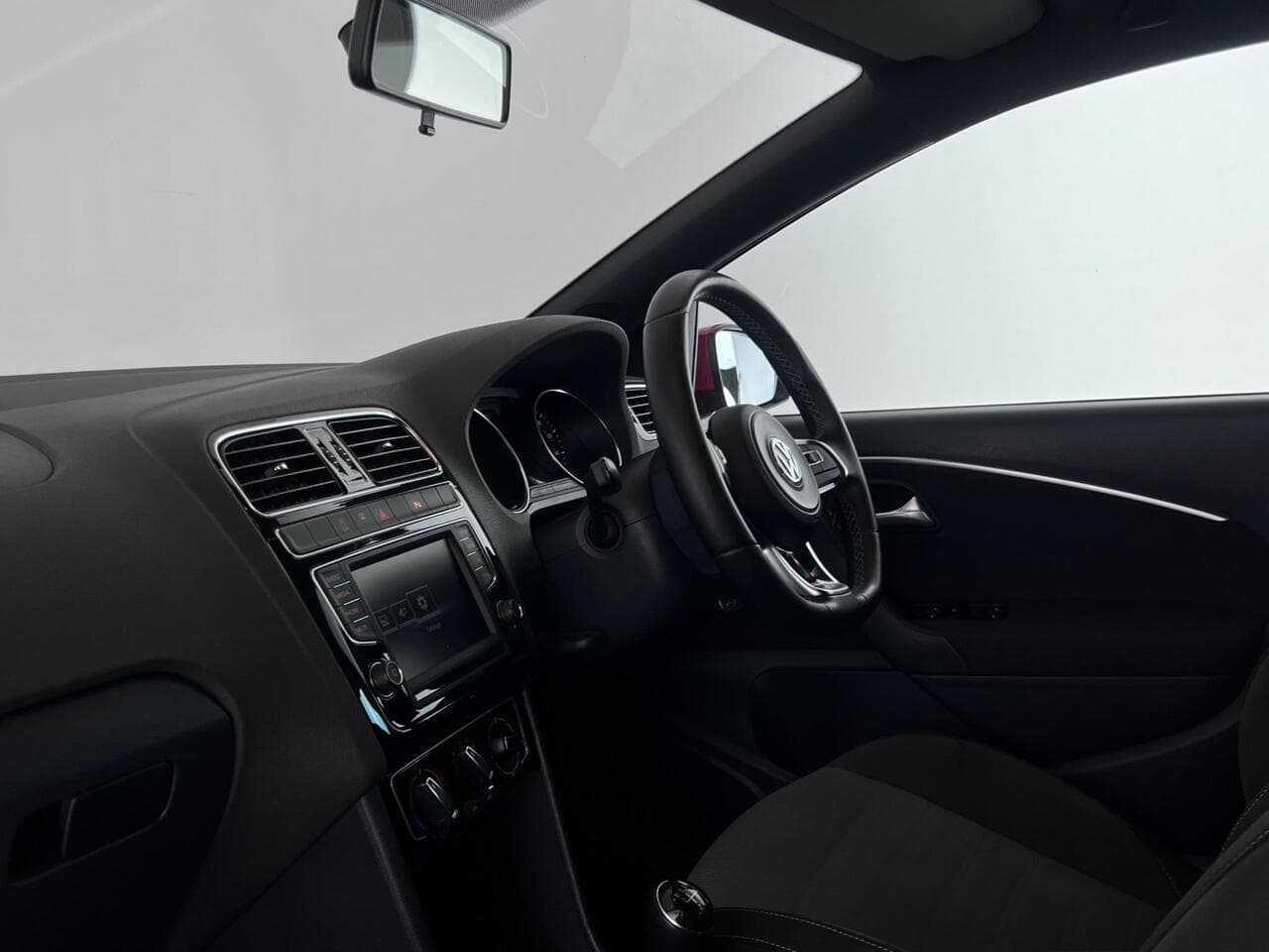 Volkswagen Polo thumbnail Interior Front