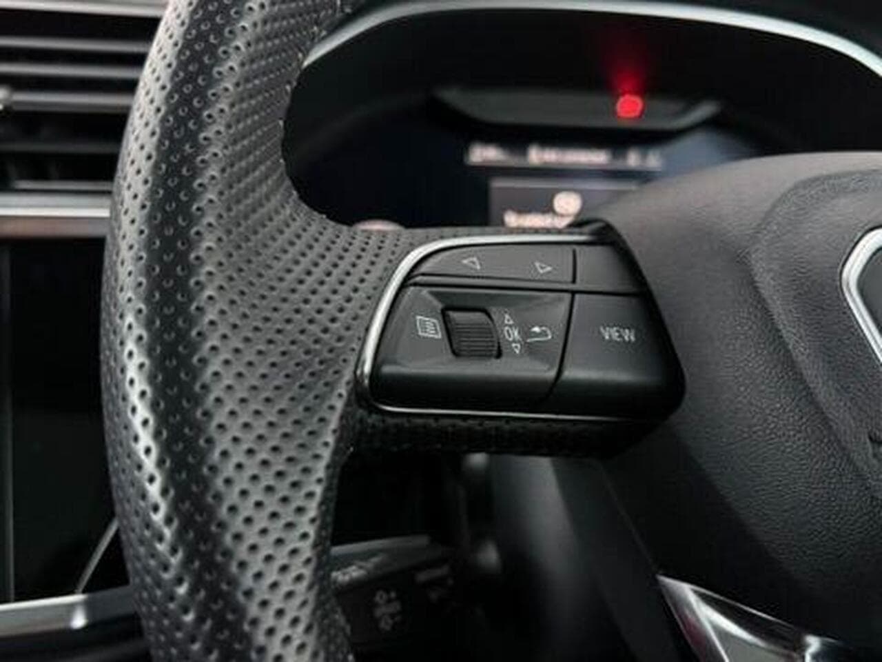Audi Q3 thumbnail Misc Controls