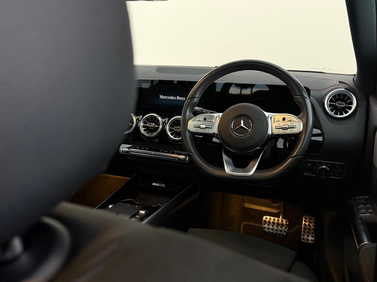 Mercedes-Benz EQA thumbnail Interior Front