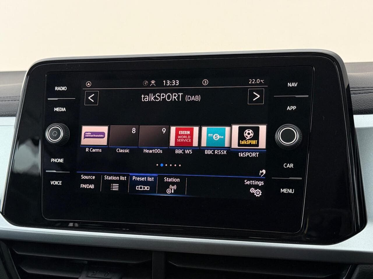 Volkswagen T-Roc thumbnail Infotainment System