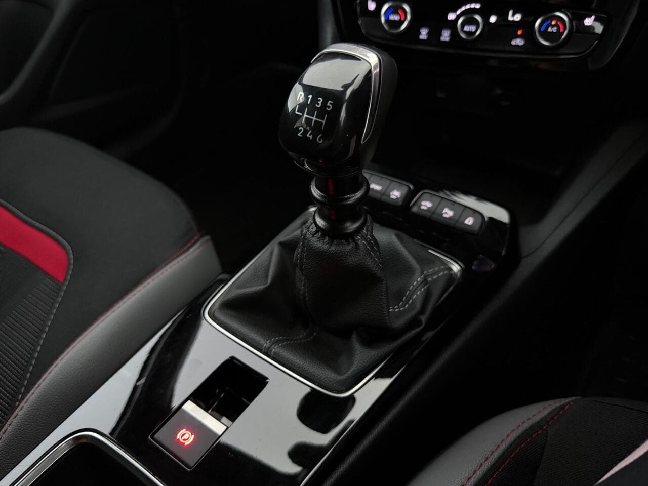 Vauxhall Mokka thumbnail Interior Front