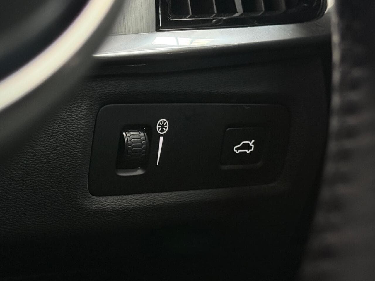 Volvo S90 thumbnail Misc Controls