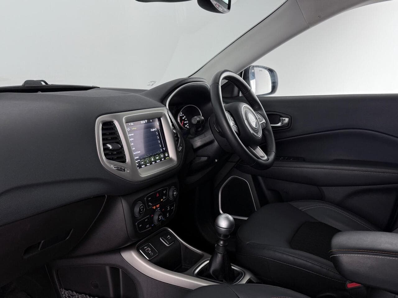 Jeep Compass thumbnail Interior Front