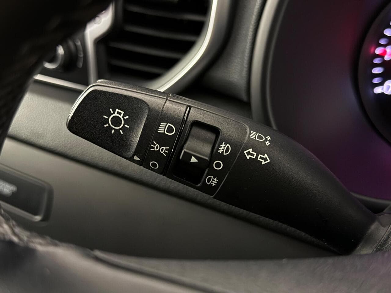 Kia Sportage thumbnail Misc Controls