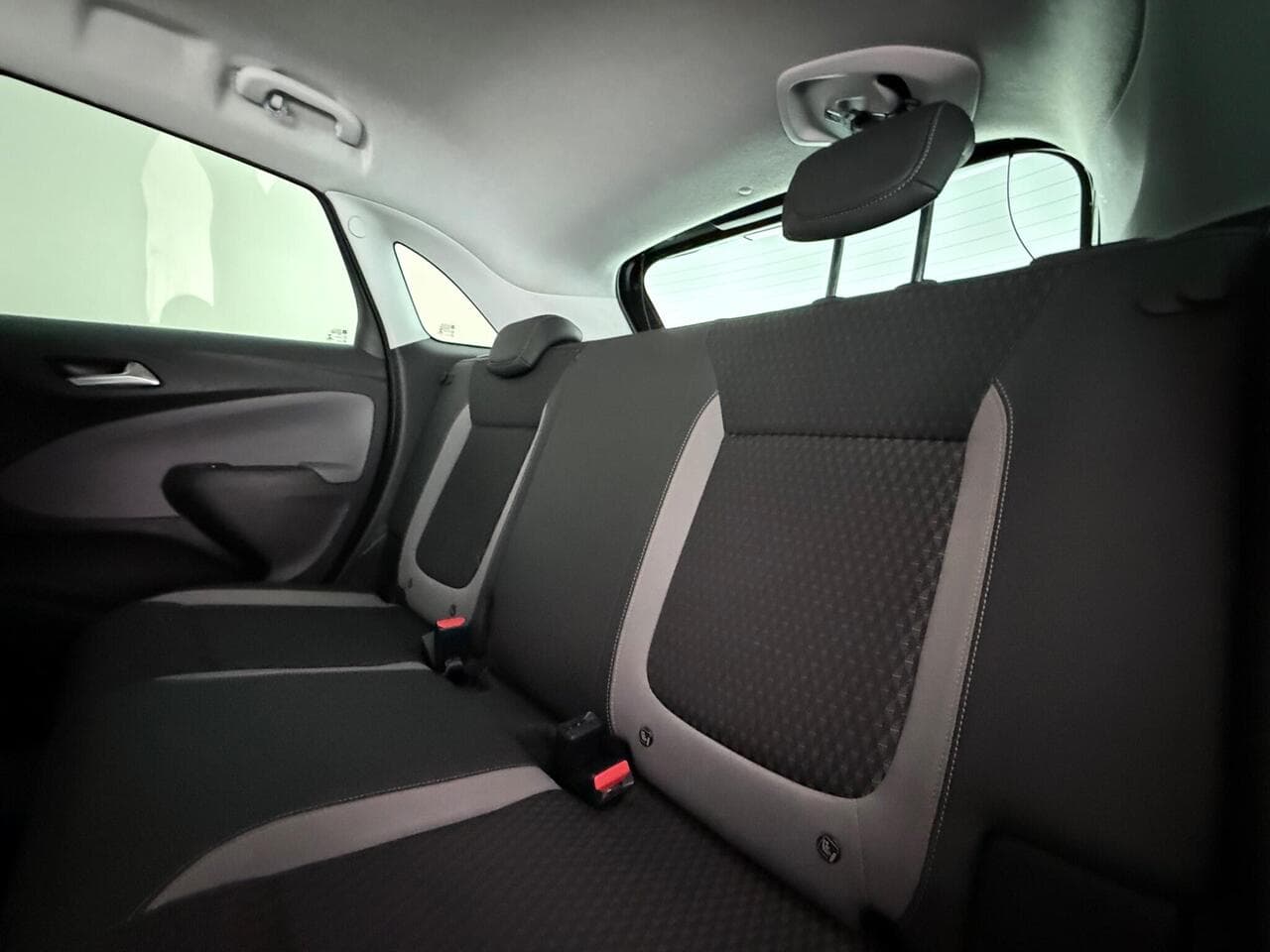 Vauxhall Crossland X thumbnail Seats Rear