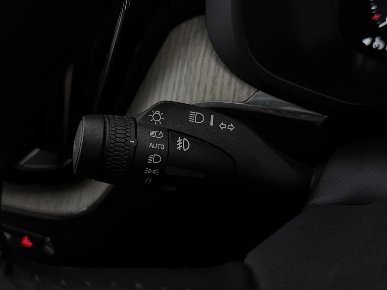 Volvo XC60 thumbnail Misc Controls